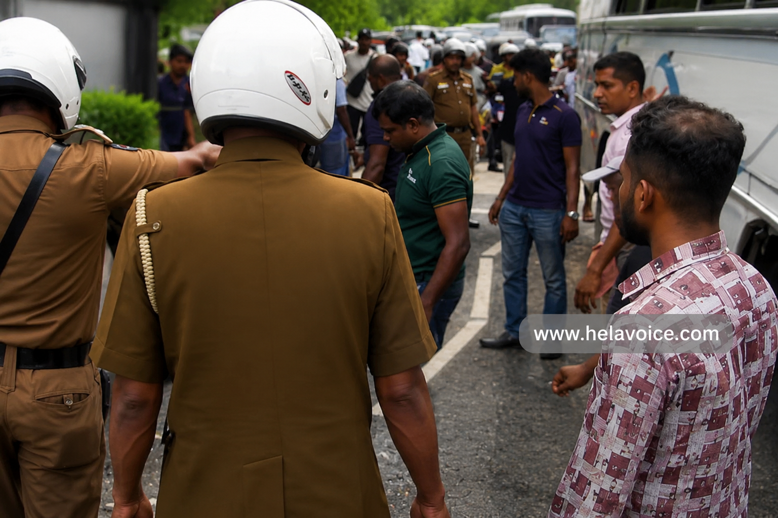 පාසල් වෑන් රථයක් හා බස් රථයක් මුහුණට මුහුණ ගැටෙයි – සිසුන් 17ක් රෝහලට